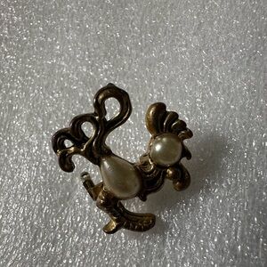 Elegant Vintage Gold and Faux Pearl Rooster Brooch